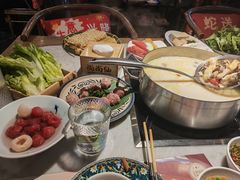 -尚尚仙·酸汤猪手·猪肚鸡火锅(华联万柳购物中心店)