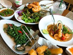 -Chom Cafe and Restaurant