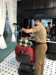 -老男孩男士理容馆·理发·烫染·修面