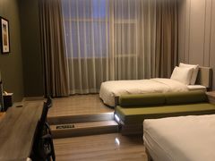 -西安大雁塔科技大学地铁站亚朵酒店