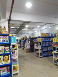 -逝水玩具折扣店