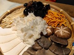 -尚尚仙·酸汤猪手·猪肚鸡火锅(华联万柳购物中心店)