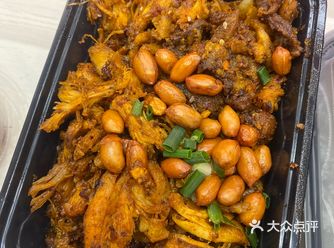 总是路过这家店以为是卖鸡的，没想到盖码饭这么好吃