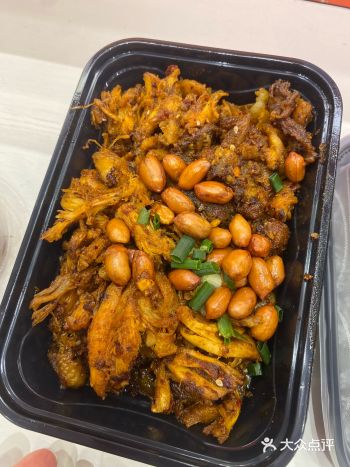 总是路过这家店以为是卖鸡的，没想到盖码饭这么好吃