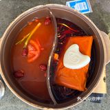 这家火锅店就在汉口香港路这边，跟着导航挺容易找到的