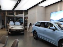 -理想汽车(世纪汇店)