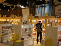 -新华里咖啡书吧(新华书店小寨店)