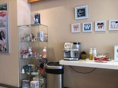 -瑞尔齿科(南京东路名人诊所)