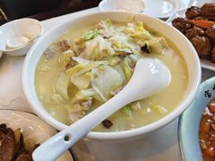 五花肉炖白菜-宝发园名菜馆