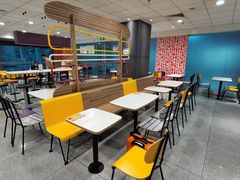 用餐区-麦当劳(火车北站餐厅)