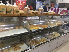 面包甜点陈列柜-锦秀糕点城(南京路店)