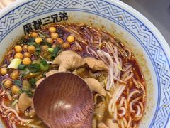 -魔都三兄弟酸辣粉·蘸卤炸串(虹桥万科店)