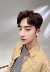 -一家只做男发烫染的店