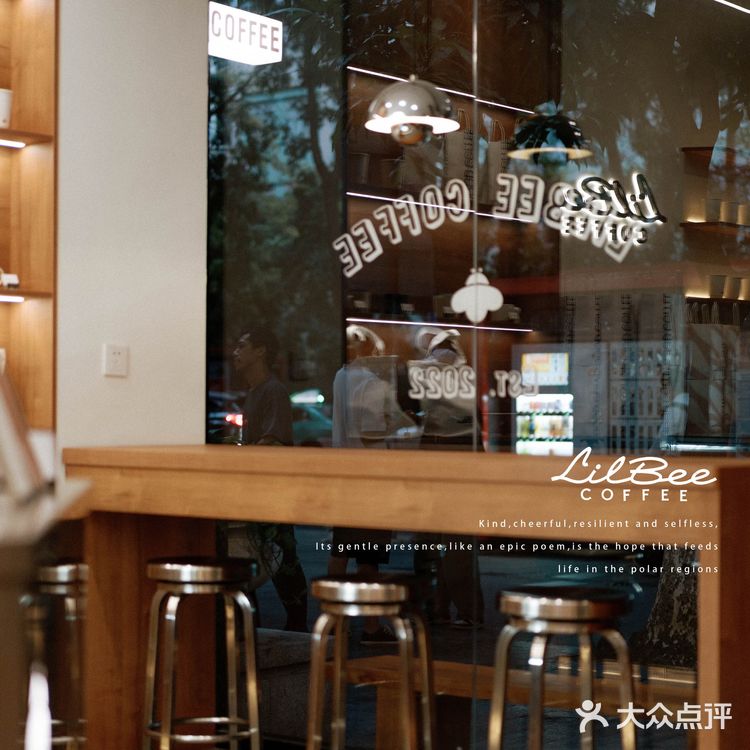 LilBee小蜜蜂🐝嗡嗡嗡 来杯咖啡和华夫饼🧇