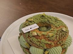 开心果树莓泡芙-Ten Olives甜点