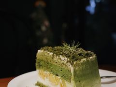 黄桃抹茶奶酥奶油蛋糕-black rainbow coffee