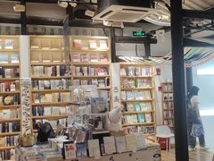 -猫的天空之城概念书店(杭州南宋御街店)