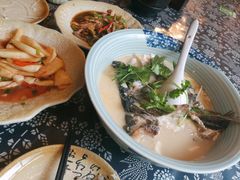 砂锅鱼头-75幢私房菜馆