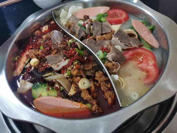 豆花火锅-"很久以前来吃的时候店面还是很小的一个铺子.