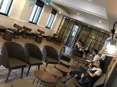 等位区-星巴克臻选(广州沙面店)