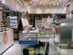 -美式眼镜·授权蔡司.依视路.尼康.豪雅.明月(人民广场店)