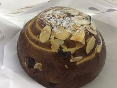 蔓越莓芝士朱古力包-老佛爷饼店