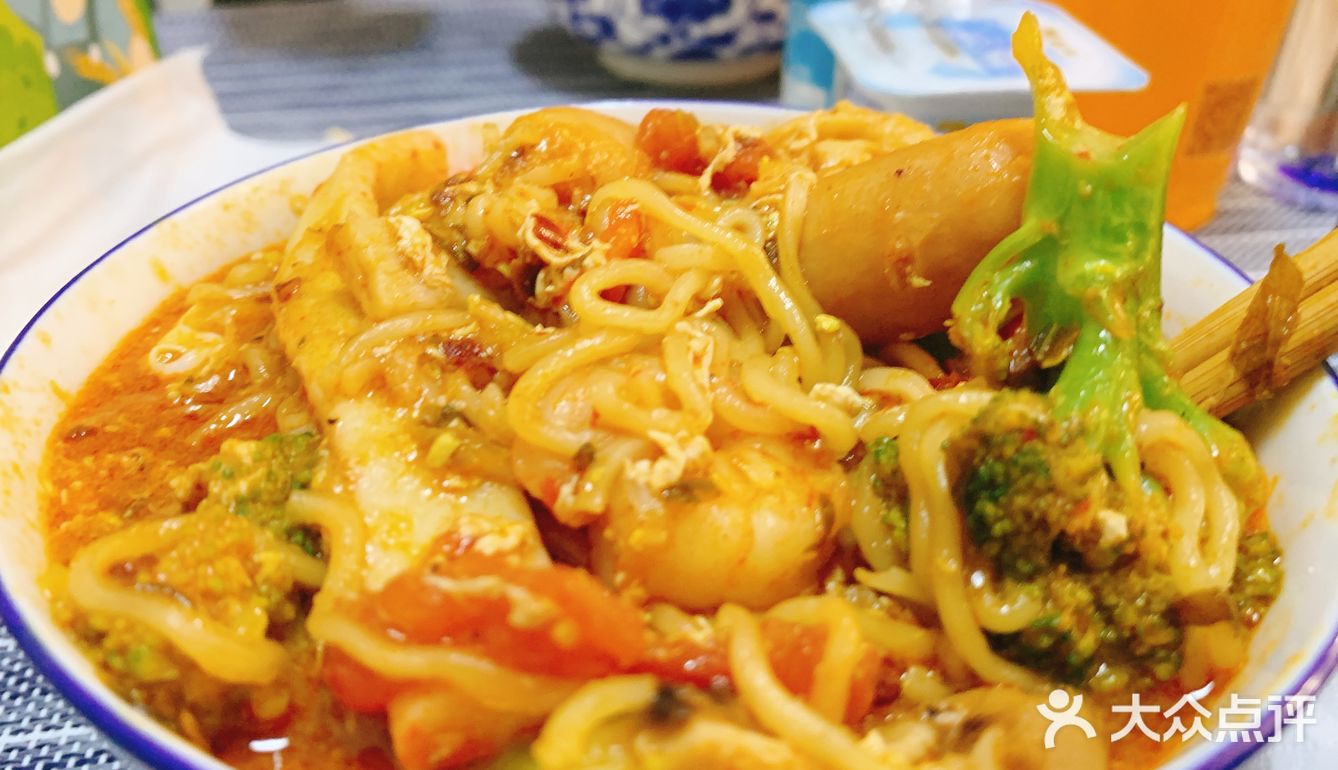 ️️煮得一手好泡面～优秀  ️️食材：番茄、香菇、西