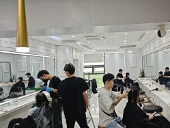 -镁连社·美联社