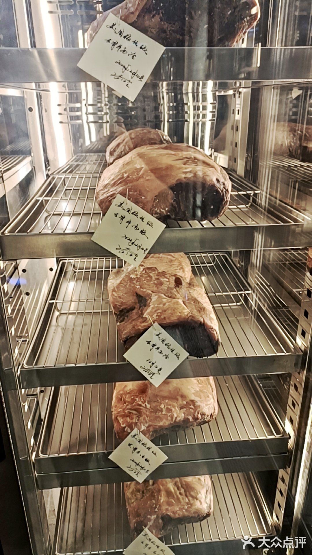 食物出现在口腔里，就像爱情出现在青春里