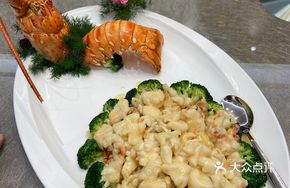 Cheese Baked Yee Mien with Lobster