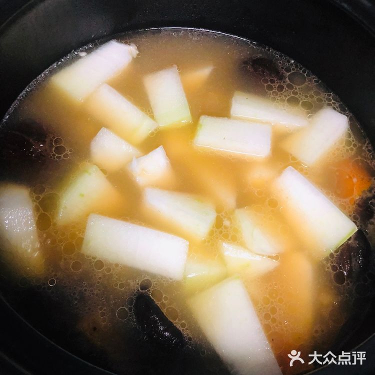 香菇冬瓜排骨肉骨茶  食材：排骨500克、干香菇10