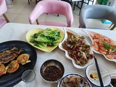 -覃记海鲜美食餐厅