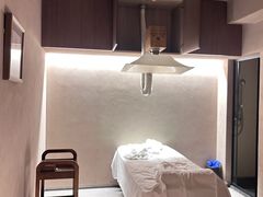 -灸春堂·艾灸·痛症·整脊连锁(之江银泰店)
