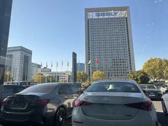 -杭州中升之星奔驰4S店(滨江店)
