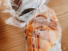 黑松露海盐牛油卷法包-PAPER STONE BAKERY(天汇广场店)