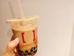 黑洞拿铁-代数学家algebraist(诚品店)