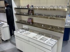 -视野联行眼镜•蔡司•依视路(温江店)