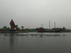 雕像和宝船-郑和公园