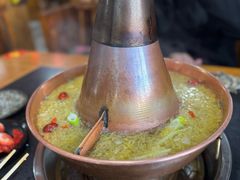 -果松木炭酸菜铜火锅·外婆参鸡汤