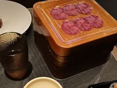 -牛YO寿喜烧·铁板烧和牛火锅自助(市府恒隆店)