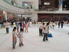 -冰纷万象滑冰场(深圳万象城店)
