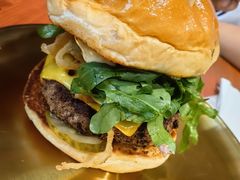 双蛋指椒牛肉汉堡-魏斯理汉堡(西安沣东吾悦店)