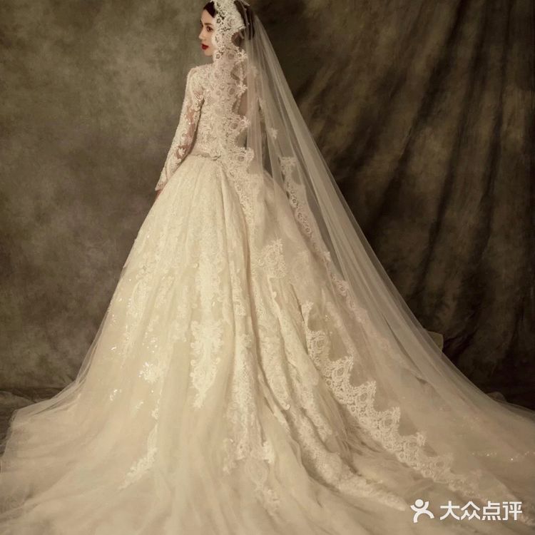 珍珠蕾丝婚纱