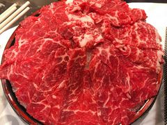 安格斯牛肉-鲜入围煮花胶鸡海鲜火锅