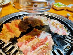 精品牛五花-唯成•韩国炭火烤肉 유성고기