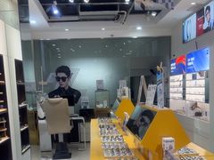 -诺柯视眼镜-蔡司依视路官方工厂店(淞南一店)