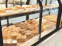 面包甜点陈列柜-红房子西菜馆(淮海中路店)