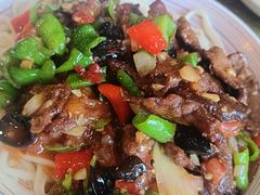 -歹歹的加个面过油肉拌面