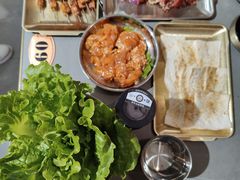 -围炉肉舍•炭烤活鳗•丹东海鲜烤肉(步行街店)