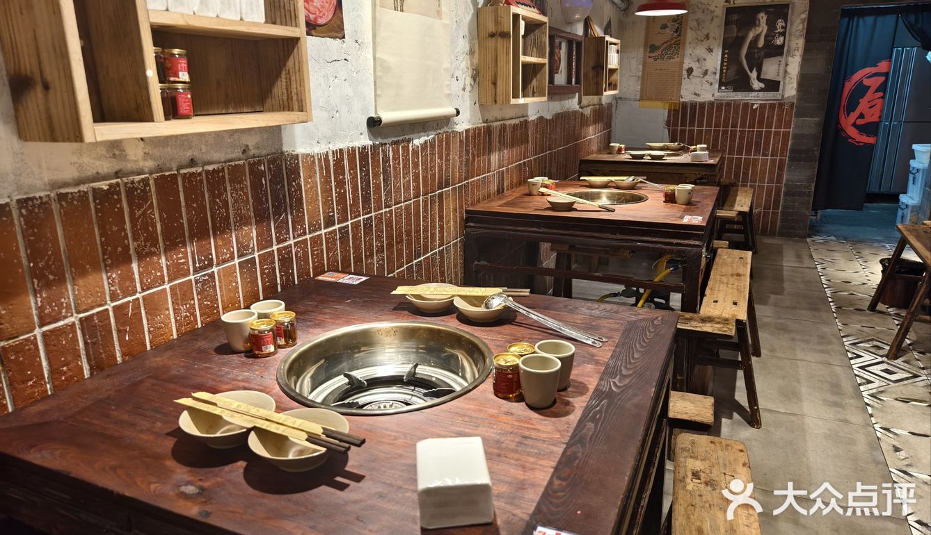 东门大桥附近的怀旧火锅店